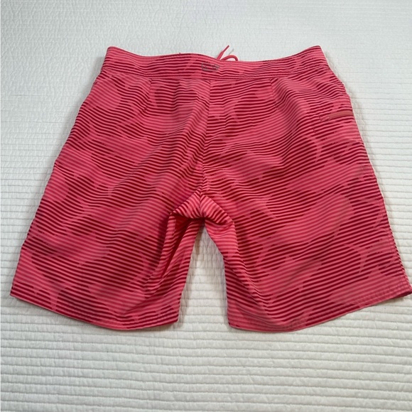 Men’s Vineyard Vines Swim Shorts. Size 33. 
Pink/Red Stripe w/ Shark Pattern. - Picture 5 of 9
